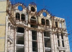 مسئولیت ریزش نمای ساختمان با کیست | مالک یا مستاجر